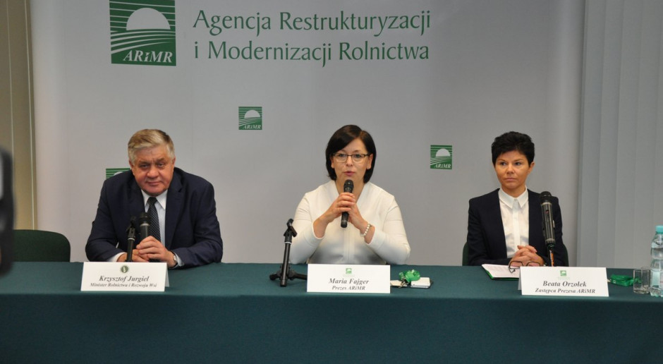 Konferencja prasowa o zakończeniu wypłat zaliczek na poczet płatności bezpośrednich, Od lewej minister Krzysztof Jurgiel, Maria Fajer prezes ARiMR, Beata Orzołek zastępca prezesa ARiMR i Krzysztof Pączkowski dyrektor Biura Prasowego ARiMR (Fot. JK) ARiMR: Wypłata zaliczek zakończona sukcesem