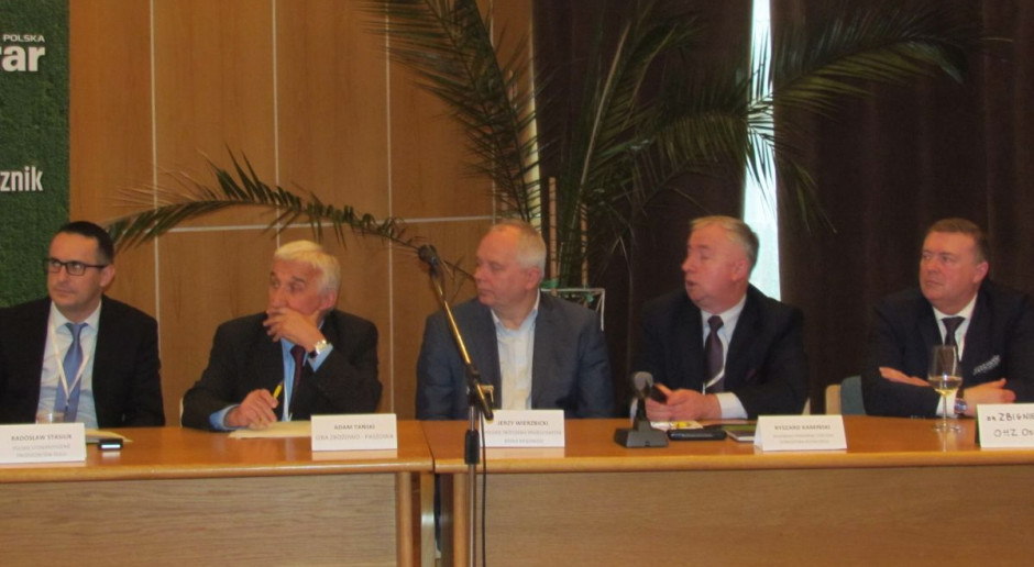 Uczestnicy debaty. Od lewej: Radosław Stasiuk, Adam Tański, Jerzy Wierzbicki, Ryszard Kamiński, Zbigniew Lach Jak zachęcić rolników do stosowania śruty rzepakowej?