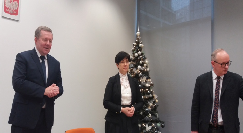 Konferencja prasowa KOWR: od lewej dyrektor generalny KOWR Witold Strobel, dyrektor biura Teresa O'Neill, rzecznik prasowy Wojciech Adamczyk (Fot.JK) 100 dni Krajowego Ośrodka Wsparcia Rolnictwa