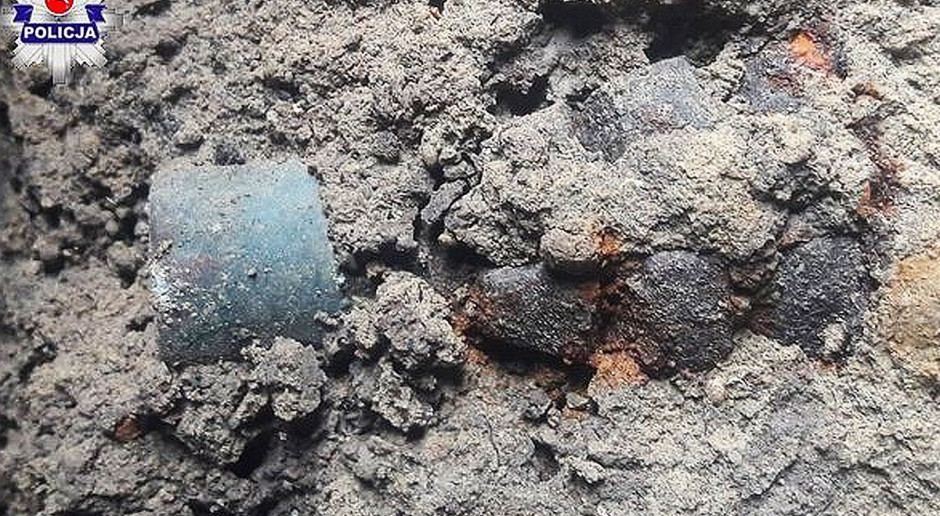 foto: Policja Nie chciał fatygować saperów, więc schował niewybuchy… w komórce