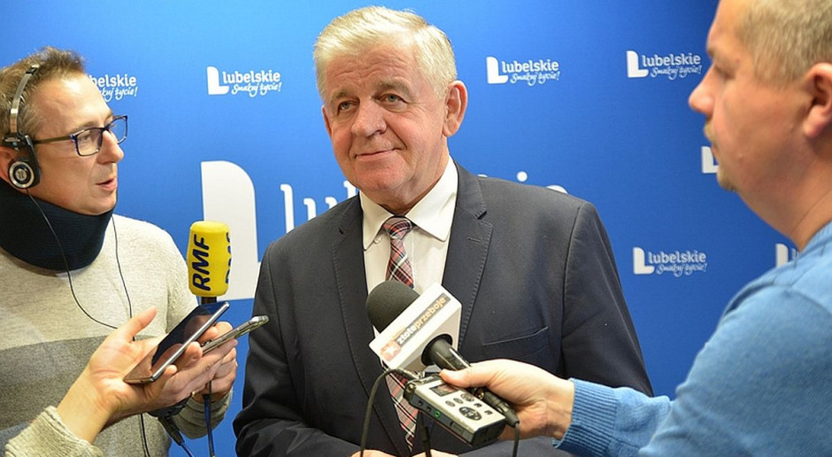 Marszałek Sławomir Sosnowski podczas konferencji prasowej zwołanej po decyzji prokuratury. foto: UMWL Grupy producenckie na Lubelszczyźnie zakładano zgodnie z prawem