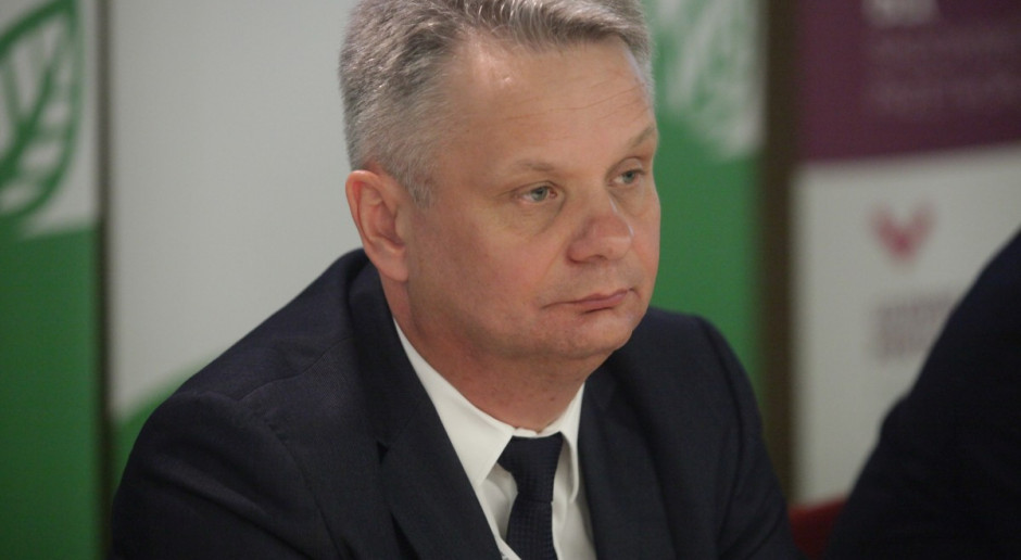 "Pierwsi byli ci, którzy mają problemy z afrykańskim pomorem świń; później byli producenci owoców jagodowych, owoców miękkich, później producenci jabłek, a dzisiaj kolejna grupa rolników wyszła na ulicę po to, żeby powiedzieć, że w polskim rolnictwie dzieje się bardzo źle" - powiedział Mirosław Maliszewski, fot. PTWP PSL apeluje do rządu o podjęcie realnych działań ws. polskiego rolnictwa