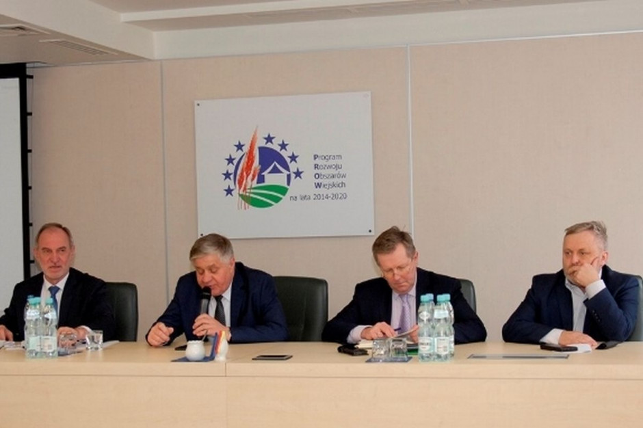 Od lewej- sekretarz stanu Z. Babalski, minister K. Jurgiel, dyr. KOWR Witold Strobel, prezes KRIR Wiktor Szmulewicz; zdjęcie MRiRW opublikowane po spotkaniu 26 stycznia