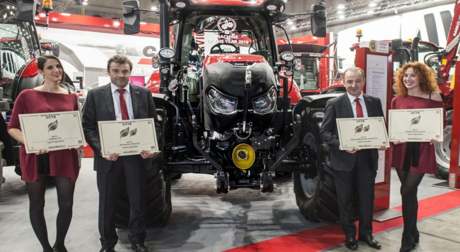 Ekipa Case IH z otrzymanymi statuetkami na targach Fieragricola 2018, fot. Case IH Cztery wyróżnienia dla Case IH na włoskich targach