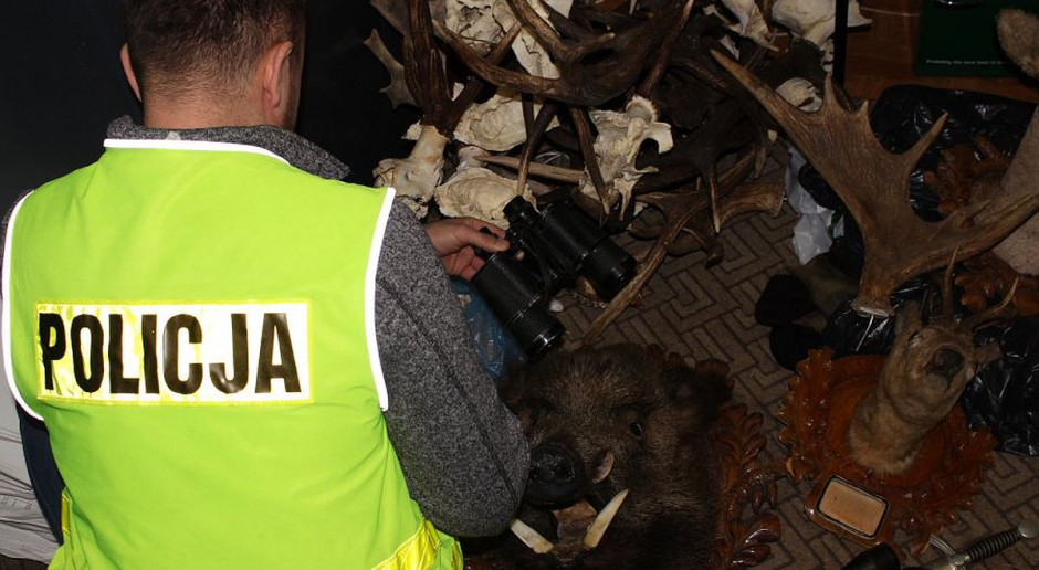 Fot.; Policja Włamywacz okradał domy myśliwych