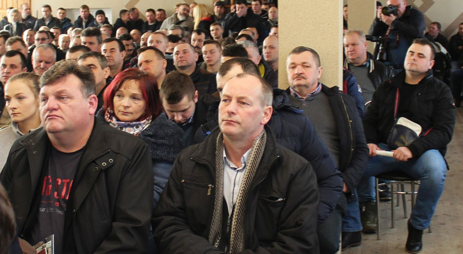 Na spotkanie dotyczące zwalczania ASF w Grabicy przybyło około 300 rolników z powiatu piotrkowskiego; Fot. Grzegorz Tomczyk Rolnicy: Nie wiadomo co gorsze – ASF czy bioasekuracja