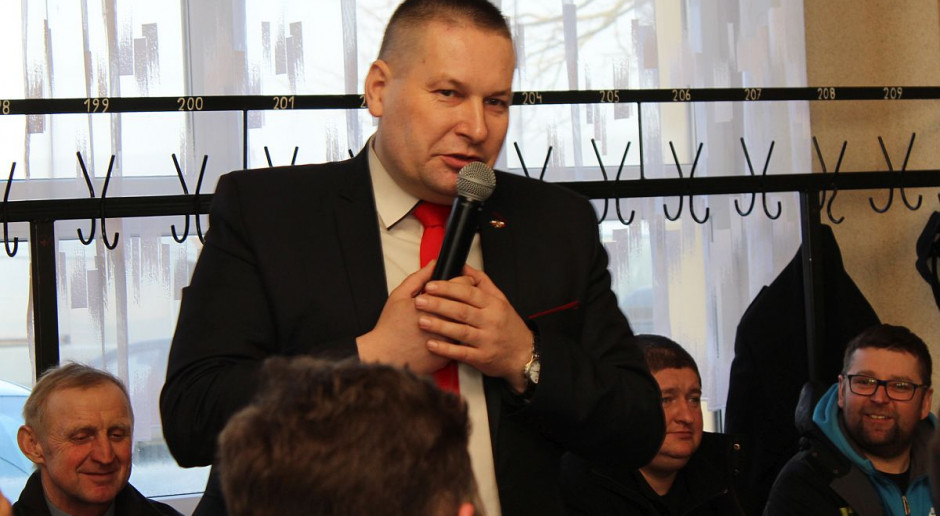 Sytuację inspektoratów przedstawił w Grabicy PLW Paweł Śpiewak; Fot. Grzegorz Tomczyk Brak chętnych do pracy w inspektoratach weterynarii. Na kasie w markecie zarabia się więcej
