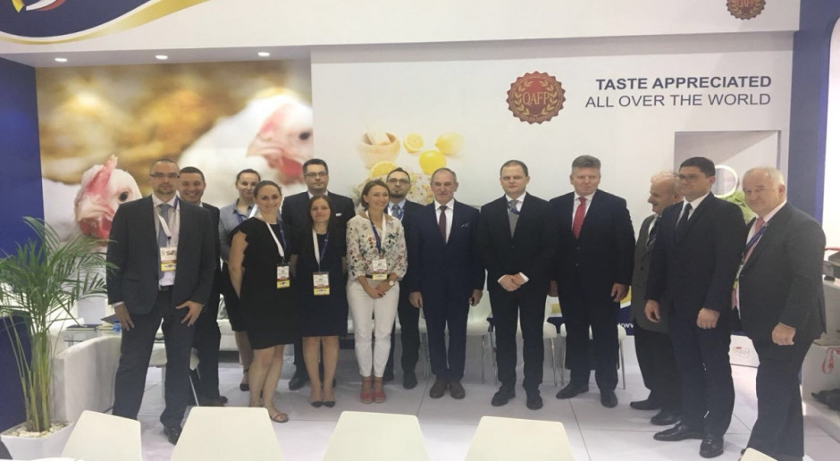 Przedsatwiciele KRD-IG wraz z wiceministrem Zbigiewem Babalskim podczas Tragów Guflfood w Dubaju Fot. KRD-IG KRD-IG: Możliwości eksportu produktów halal kluczowa dla polskiego drobiarstwa