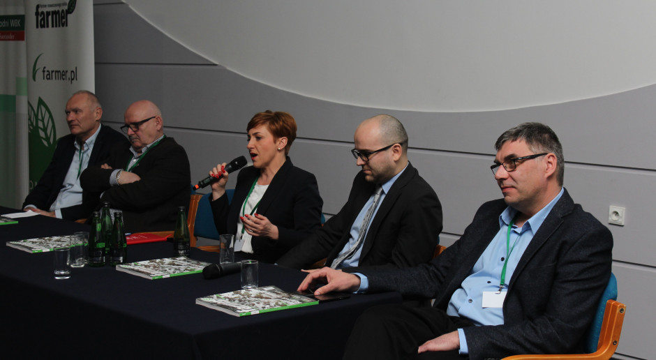 Uczestnicy debaty konferencji Farmera "Nowoczesna produkcja - świnie"; fot. G. Tomczyk (od lewej) Aleksander Dargiewicz KZP-PTCh, Józef Konarczak SRW RP, Barbara Wilczek UPEMI, Grzegorz Rykaczewski BZ WBK, Piotr Kołodziejczyk POLSUS W naszym interesie jest, aby ASF nie przedostał się do Niemiec
