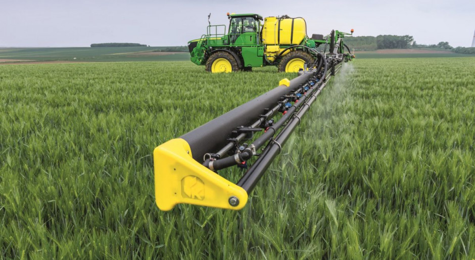 Karbonowa belka w opryskiwaczu samojezdnym John Deere, fot. John Deere John Deere przejmuje producenta włókien węglowych