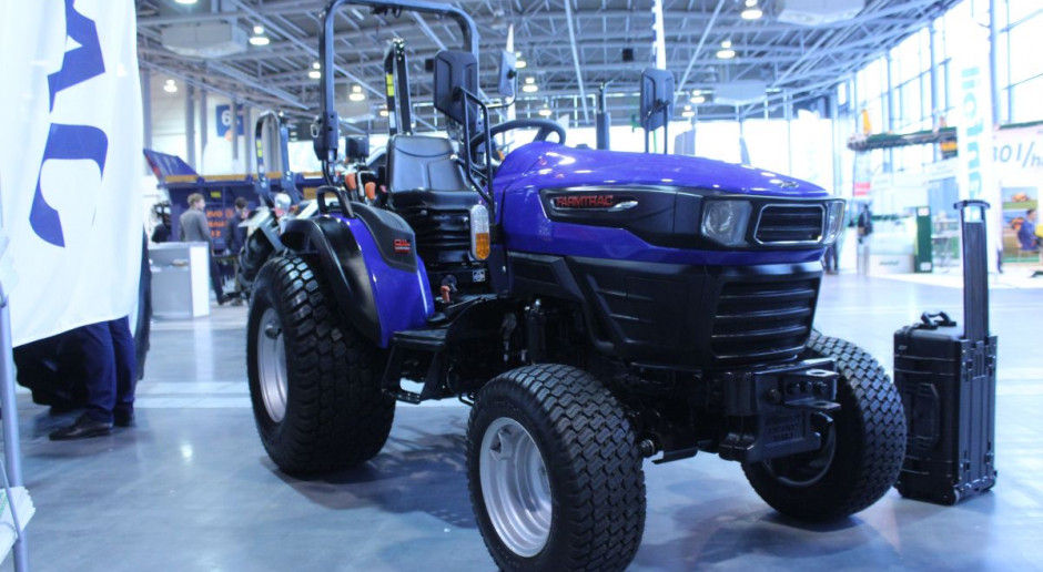 Nowa seria kompaktowych ciągników Farmtrac składa się z trzech modeli 22, 26 i 30 o mocach odpowiednio 22, 27 i 29 KM, fot. AT Farmtrac w małym rozmiarze