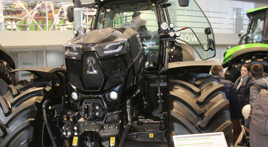 Czarnego "wojownika" można teraz kupić taniej nawet o 75 tys. zł netto, fot.kh Deutz-Fahr Agrotron 7250 TTV - "wojownik" w promocji