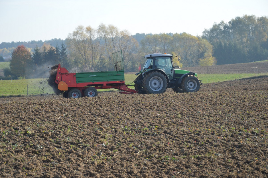 W dobie drogich nawozów i paliw również obornik nie jest często tańszą alternatywą, fot. farmer.pl