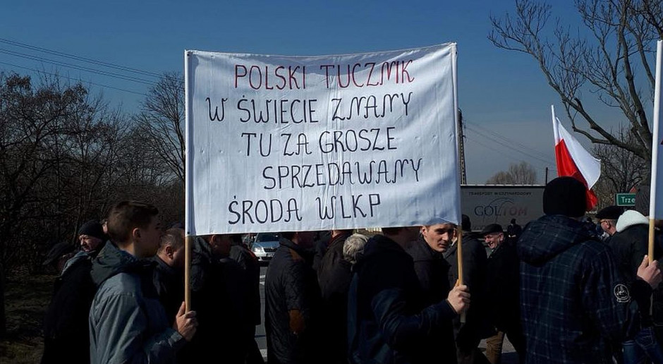 foto: Unia Warzywno-Ziemniaczana Wielkopolska: Rolnicy protestowali w Koszutach na drodze krajowej nr 11