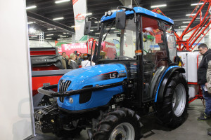 Kompaktowy traktor LS Mtron R60