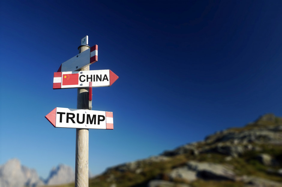 Podpisując memorandum, Trump powiedział, że deficyt USA w handlu z Chinami "wymknął się spod kontroli", fot. Shutterstock
