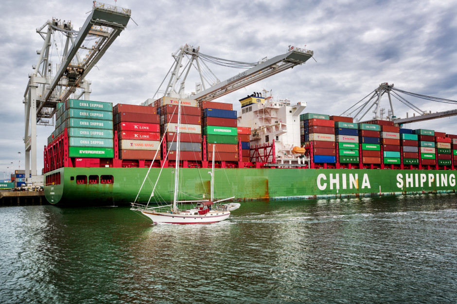 W niedzielę Chiny ogłosiły wprowadzenie 15- i 25-procentowych ceł na 128 amerykańskich towarów, których import do Chin wyceniany jest na 3 mld USD rocznie; Fot. cdrin / Shutterstock.com