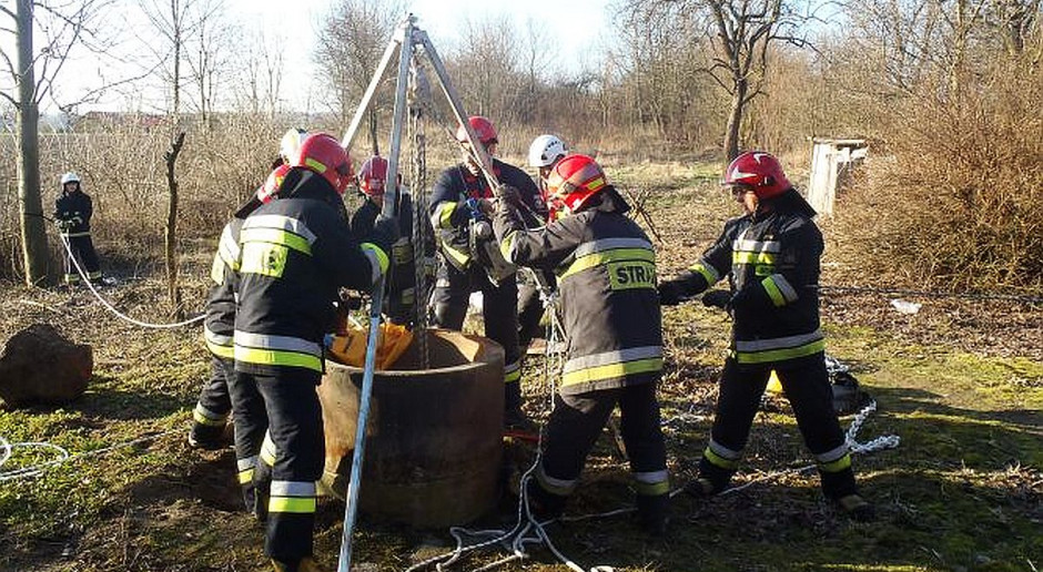 Do zdarzenia doszło w jednym z gospodarstw w gminie Klimontów pod Sandomierzem; Fot. KP PSP Sandomierz Człowiek wpadł do studni. Nie przeżył…