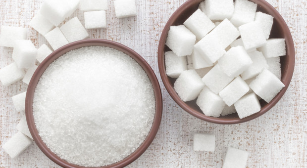 Cukier tańszy niż przed rokiem w handlu i na giełdach