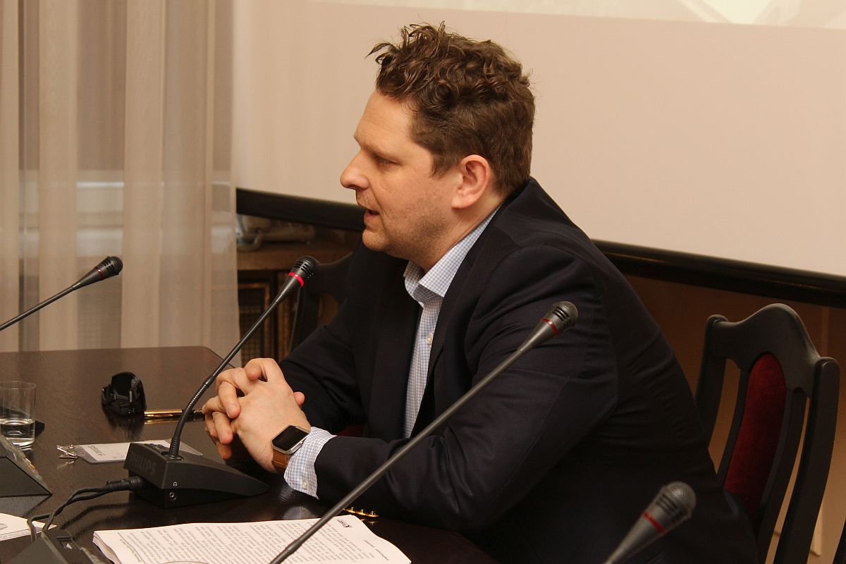 Opracowanie dotyczące rozwoju ferm i chlewni w Polsce przedstawił poseł Marek Opioła