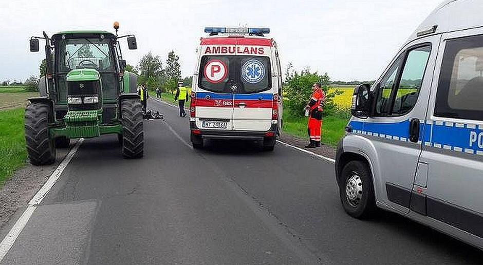 Do tragedii doszło w okolicach Kutna w woj. łódzkim. Foto: Policja Senior na motocyklu zderzył się z ciągnikiem. Zginął na miejscu