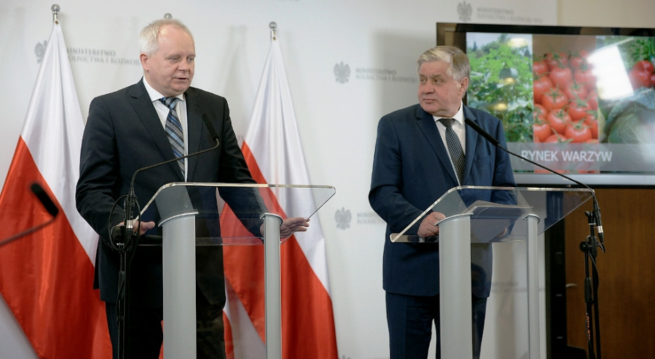 Podczas konferencji; fot. MRiRW „Rolnik plus” to „Pakt dla wsi”?