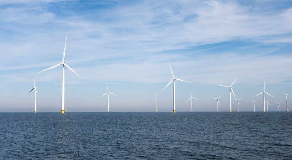 Farmę wiatrowa na morzu o mocy 1 GW można zbudować w cztery, pięć lat. To dwa razy krócej niż elektrownię jądrowa; Fot. Shutterstock Polska potrzebuje morskiej energetyki wiatrowej, jak i elektrowni atomowej