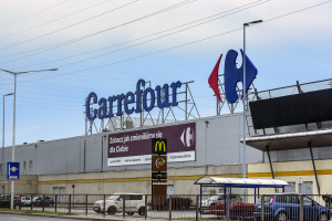 Carrefour: Kontraktujemy pola na produkcję dla nas