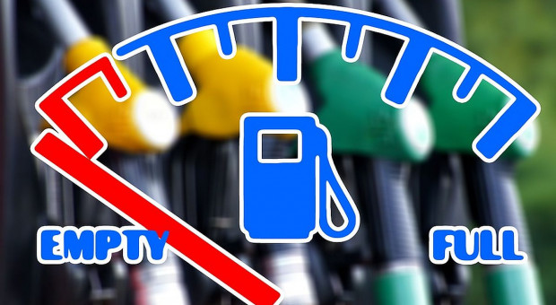 Ceny paliw wciąż rosną, bo płacimy „premię strachu”