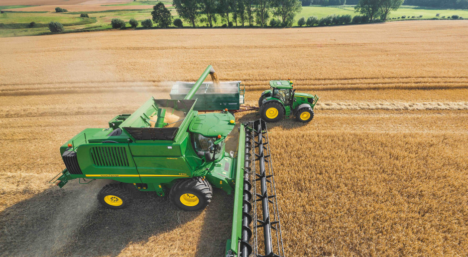 Tegoroczne lato zapowiada się naprawdę ciekawie, dzięki firmie John Deere, która organizuje interesujące zmagania dla posiadaczy kombajnów marek Claaas i New Holland; fot. prasowe Kombajnowe wyzwanie: John Deere rzuca rękawicę konkurencji