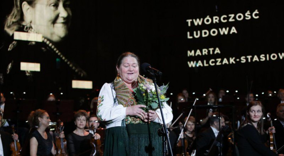 Podczas wręczania nagród; fot. Danuta Matloch, MKiDN Nagroda MKiDN za malowanie na szkle