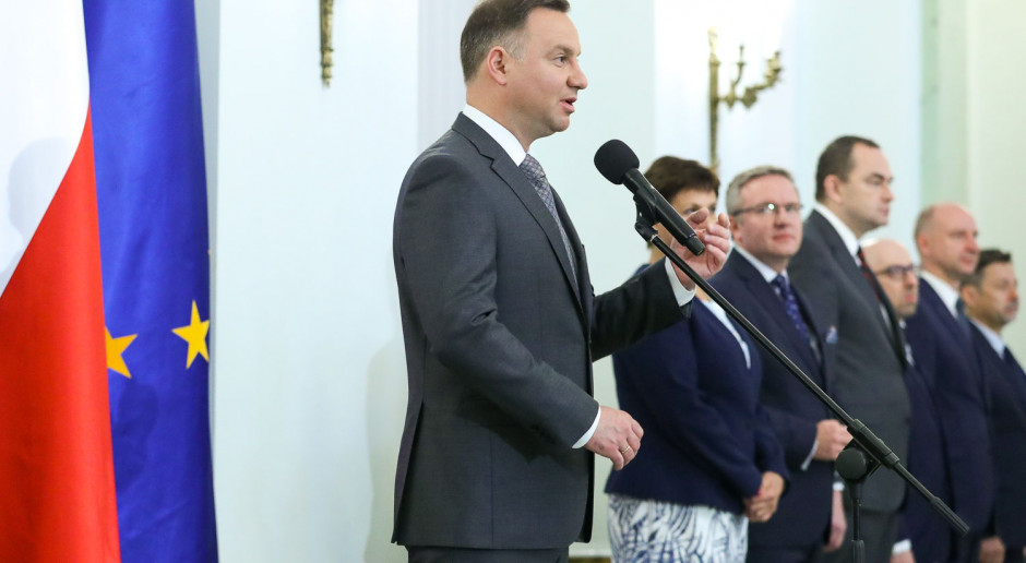 Prezydent, gratulując nowemu ministrowi, jednocześnie wskazał, że obejmując urząd, bierze na siebie dużą odpowiedzialność. Rolnictwo jest bowiem istotnym elementem gospodarki, który był przez wiele lat zaniedbywany - wskazał, fot. Krzysztof Sitkowski/KPRP Prezydent do nowego ministra rolnictwa: Bierze pan na siebie wielką odpowiedzialność