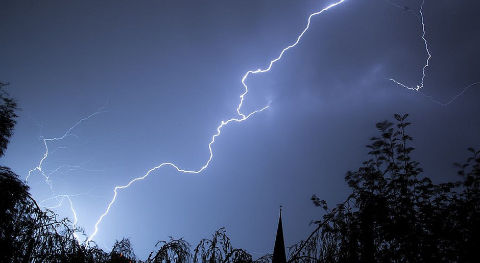 Straty po wczorajszych nawałnicach są olbrzymie; Fot. pixabay Burze i trąby powietrzne nad Polską wyrządziły wiele szkód