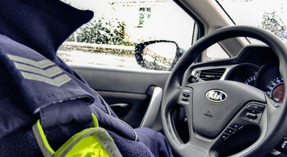 Do wypadku doszło w jednym z gospodarstw na Opolszczyźnie. foto: Policja Tata naprawiał ciągnik, synek chciał pomagać