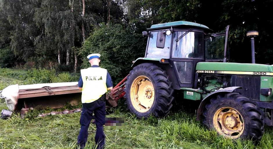 Policja wyjaśnia przyczyny wypadku. foto: Policja Rolnik przejechał kosiarką leżącego na łące człowieka