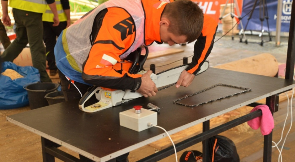 Jedną z konkurencji mistrzostw jest wymiana łańcucha tnącego, fot. materiały prasowe Najlepsi drwale świata będą konkurować w Lillehammer!
