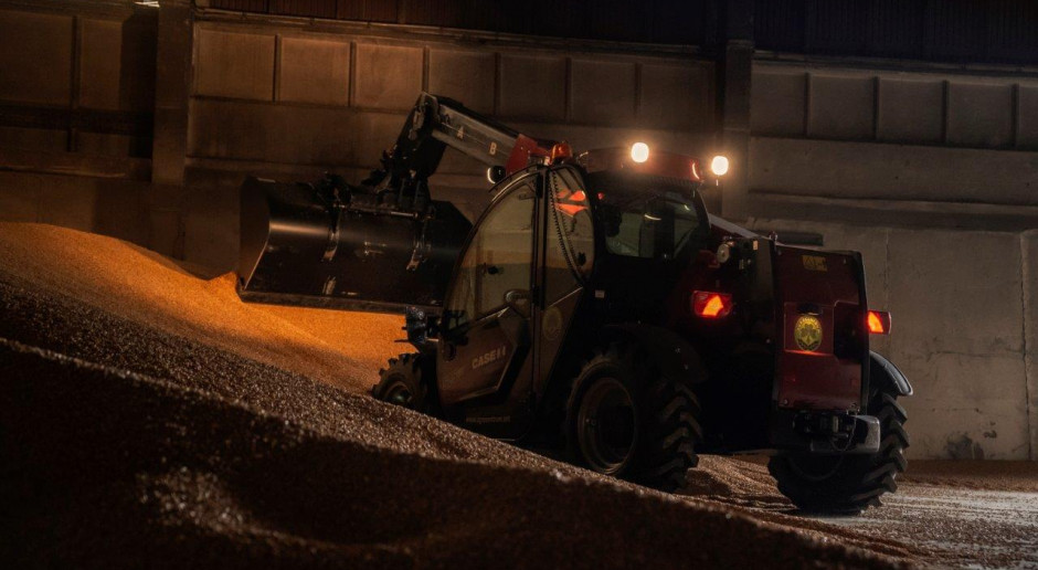 Pomimo swoich niedużych wymiarów ładowarka Case IH Farmlift 535 znalazła mnóstwo zastosowań w tak dużym przedsiębiorstwie jakim jest Kombinat Rolny Kietrz; fot. mat. prasowe Ładowarka Case IH Farmlift w parku maszynowym kombinatu Kietrz