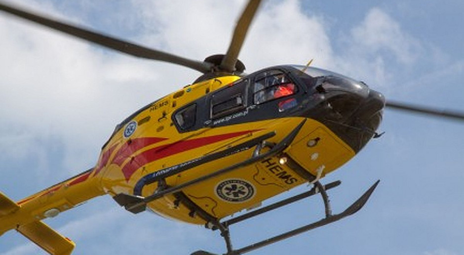 Nieprzytomne dziecko zabrał do szpitala helikopter LPR; Fot. LPR Tragedia w gospodarstwie pod Płockiem