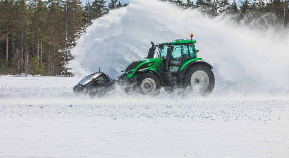 Valtra T254 Versu wyposażona w opony Nokian Hakkapeliitta TRI w trakcie rekordowego odśnieżania poruszala się bez operatora, fot. firmowe Ponad 73 km/h zimą pojechała autonomiczna Valtra