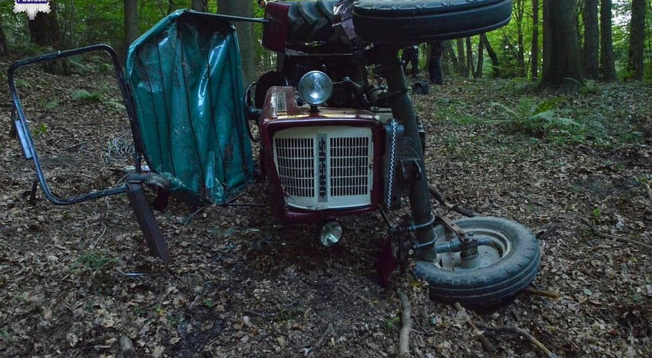 Ciągnik przygniótł kierowcę foto: Policja Tragiczny wypadek przy wycince drzew