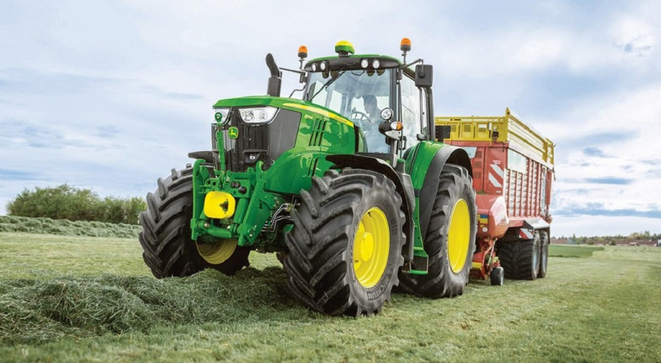 W podziale na modele jeśli chodzi o sprzedaż w tym roku jak dotychczas dominuje John Deere z ciągnikiem 6120M, fot. materiały prasowe Sierpień: sprzedaż nowych ciągników w dół