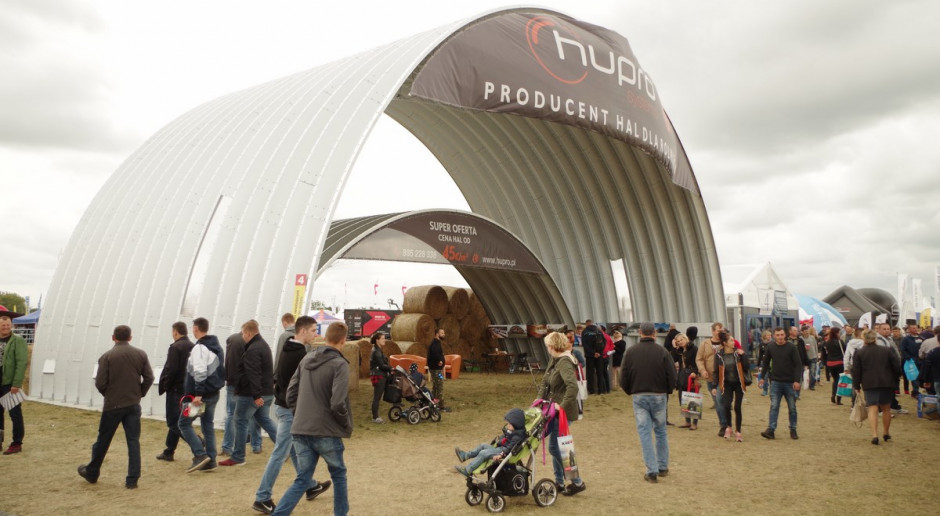 Przykładowe hale Hupro na Agroshow fot GS Samonośne hale łukowe ze Słowacji