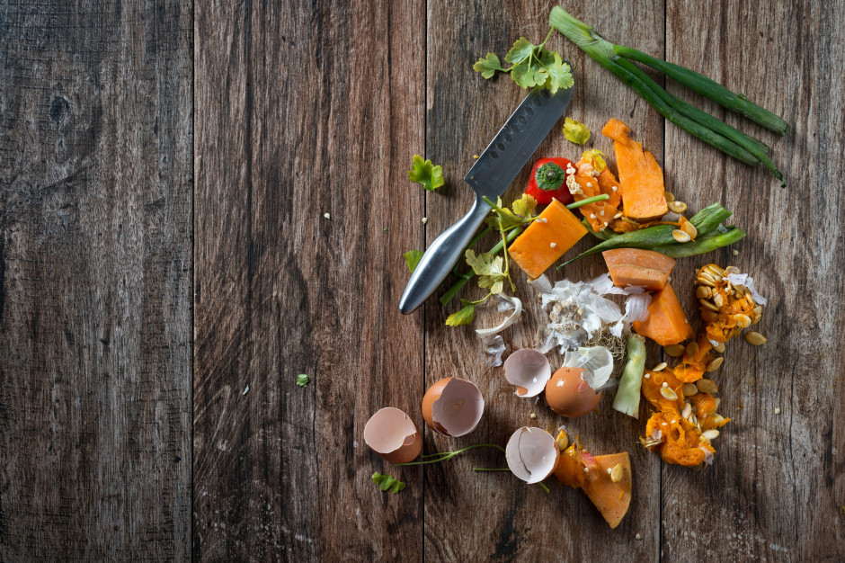 Badania wskazują jednoznacznie na największy, 60-procentowy udział gospodarstw domowych w marnowaniu żywności, fot. Shutterstock