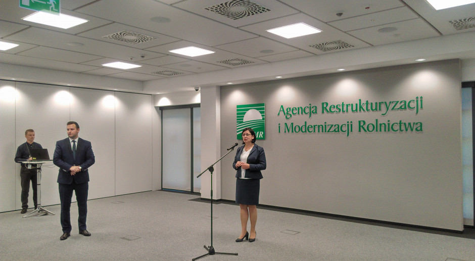 Prezes ARiMR Maria Fajger podczas dzisiejszej konferencji; fot. MP Zaliczki dopłat płyną na konta – dziś 190, jutro 160 mln zł