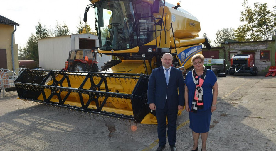 Do szkoły w Rypinie trafił m.in. nowoczesny kombajn Foto: Starostwo w Rypinie Nowe maszyny i sprzęt rolniczy dla uczniów