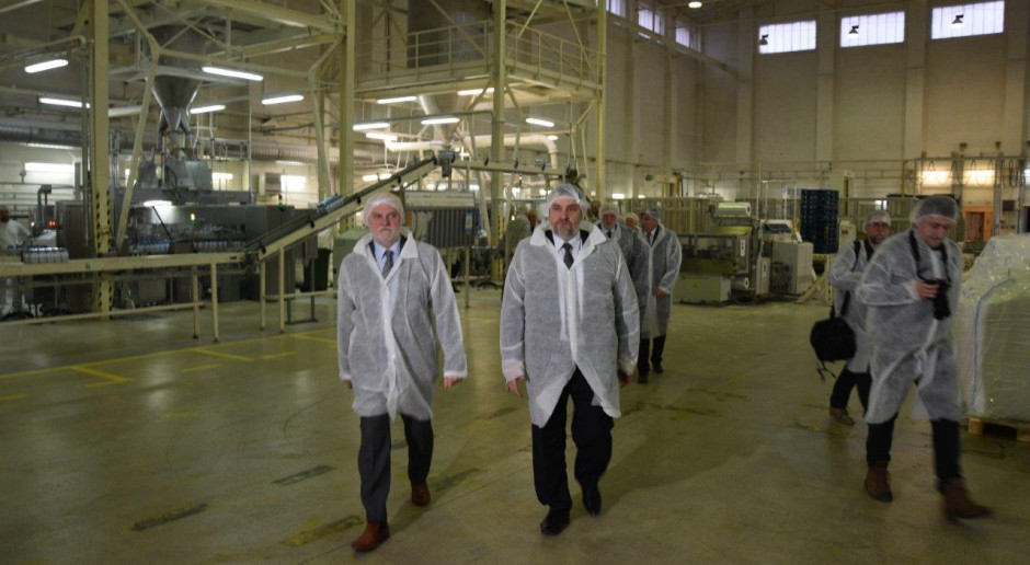 W Polsce zapanowała histeria w sprawie odstrzału dzików - mówił w piątek w Kruszwicy minister rolnictwa Jan Krzysztof Ardanowski. Dodał, że odstrzał jest metodą walki z afrykańskim pomorem świń, co potwierdziła Komisja Europejska, fot. www.gov.pl/web/rolnictwo Ardanowski: W Polsce zapanowała histeria w sprawie odstrzału dzików