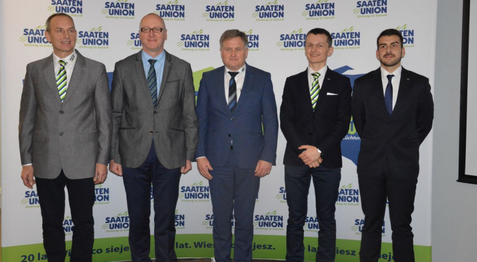 Od lewej: Rafał Spychała - product manager ds. kukurydzy i soi, Leszek Goliński – prezes zarządu Saaten-Union Polska, Wolfgang Glaser – dyrektor zarządzający SAATEN-UNION GmbH, Michał Pepka - manager ds. zbóż mieszańcowych i marketingu, Tomasz Szymański - product manager ds. zbóż konwencjonalnych; Fot. Katarzyna Szulc 20-lecie działalności Saaten-Union Polska