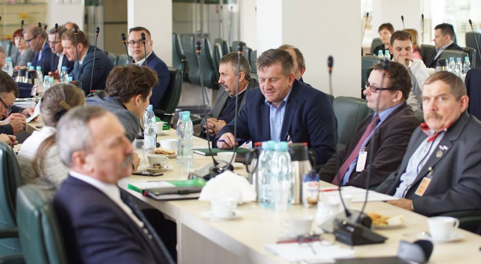 21 marca zorganizowano w MRiRW pierwsze posiedzenie Zespołu stabilizacji i wsparcia rynku mięsa wieprzowego, który działa w ramach Porozumienia Rolniczego; fot. Facebook Porozumienie Rolnicze obraduje, a AGROunia jutro protestuje