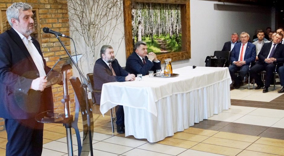 Minister Ardanowski podczas spotkania 2 kwietnia z rolnikami w Bielsku Podlaskim; fot. MRiRW. Ardanowski poza zasięgiem opozycji, a dopłaty będą wyższe; aktualizacja o odrzuceniu wotum