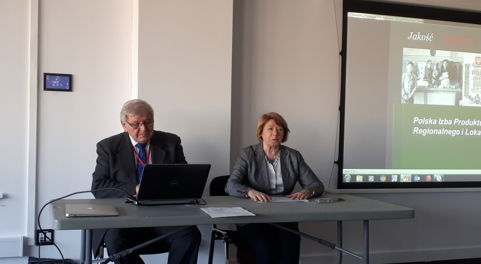 Od lewej Jan Zwoliński wiceprezes PIPRiL, Izabella Byszewska prezes PIPRiL Fot. JK „Jakość Tradycja”- pierwszy krajowy system jakości żywności